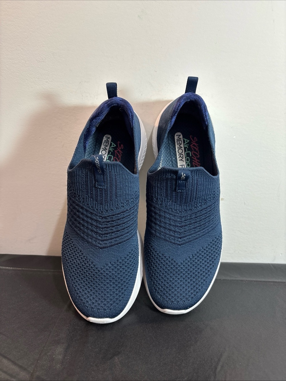 Skechers Womens Navy Slip-On Knit Sneakers. EUC!! 9/13